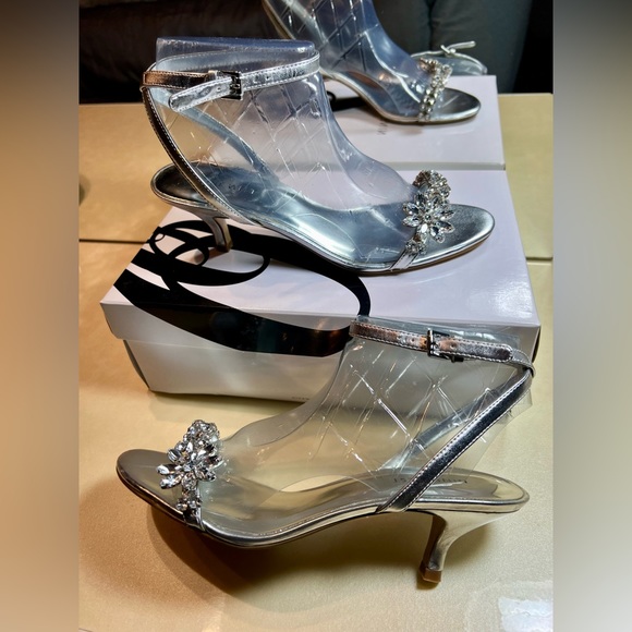 Nine West Off Course Silver Crystal flower dress shoes 7.5 - Picture 6 of 11